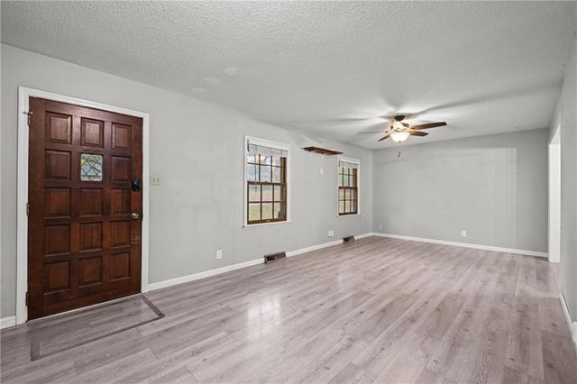 419 Topeka Avenue, Leavenworth, KS 66048