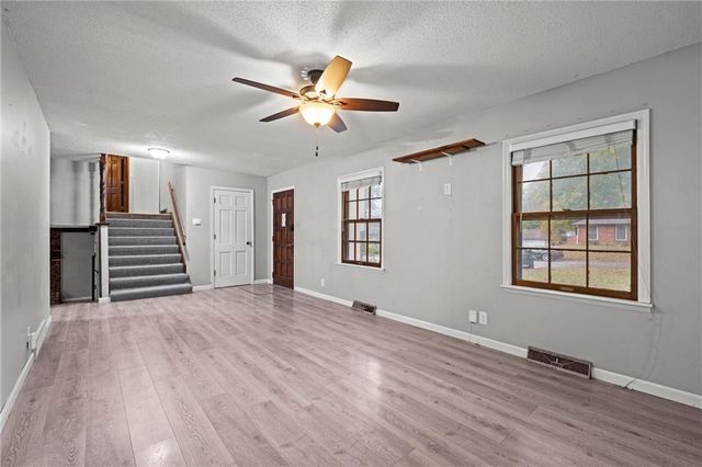 419 Topeka Avenue, Leavenworth, KS 66048