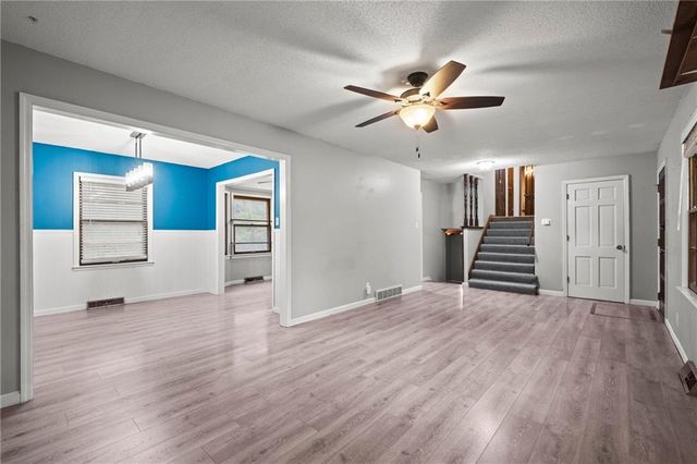 419 Topeka Avenue, Leavenworth, KS 66048