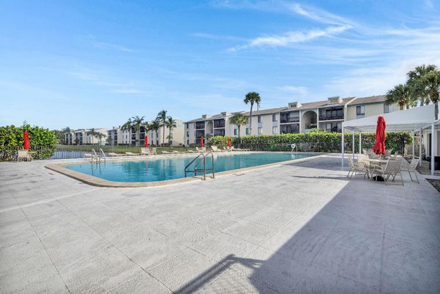 1012 Green Pine Boulevard H2, West Palm Beach, FL 33409