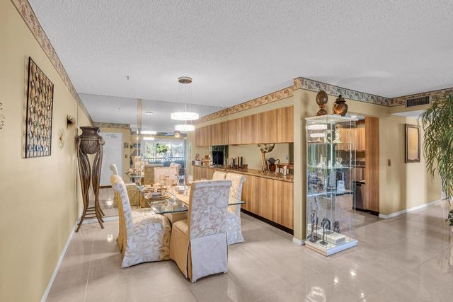 1012 Green Pine Boulevard H2, West Palm Beach, FL 33409