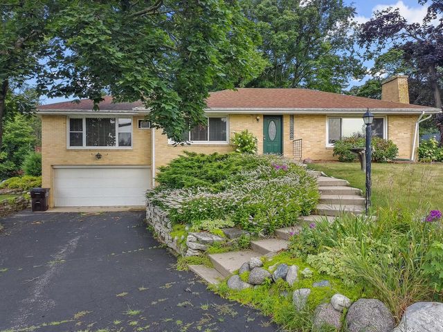130 Sky LANE, Lake Geneva, WI 53147
