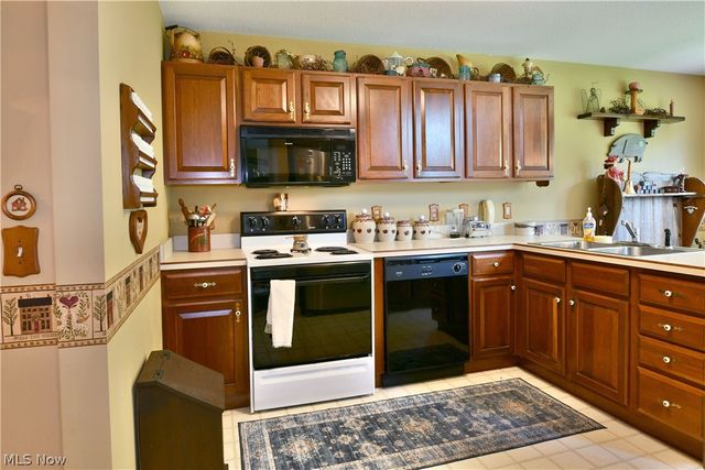 502 Turnberry Court NE, Warren, OH 44484