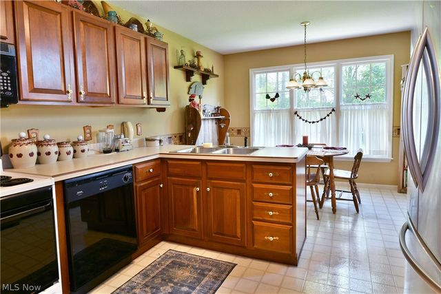 502 Turnberry Court NE, Warren, OH 44484