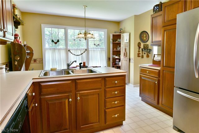 502 Turnberry Court NE, Warren, OH 44484