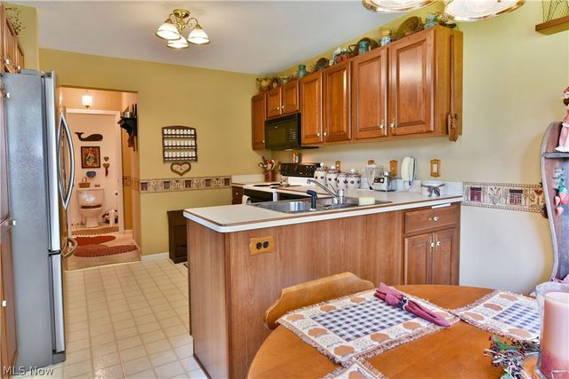 502 Turnberry Court NE, Warren, OH 44484