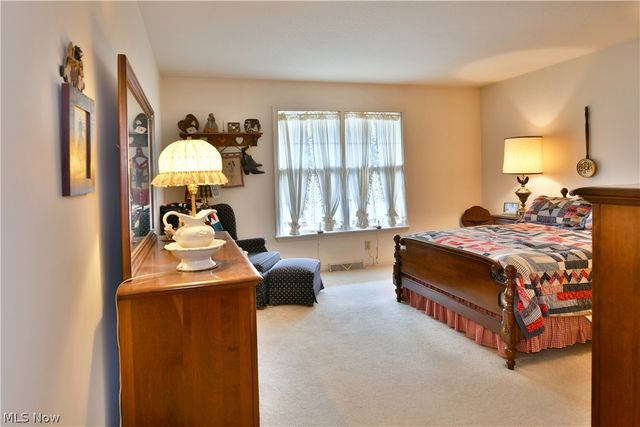 502 Turnberry Court NE, Warren, OH 44484