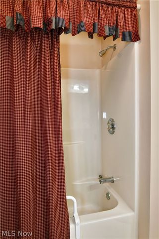 502 Turnberry Court NE, Warren, OH 44484
