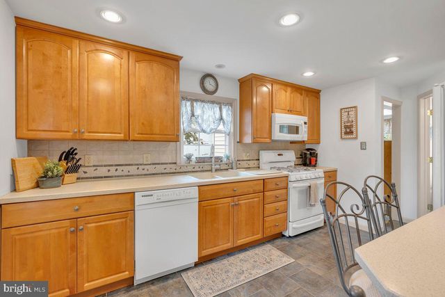 749 BARNSBORO RD, Mullica Hill, NJ 08062