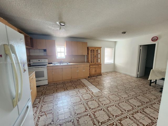 2152 NW 27th Ave 0, Miami, FL 33142