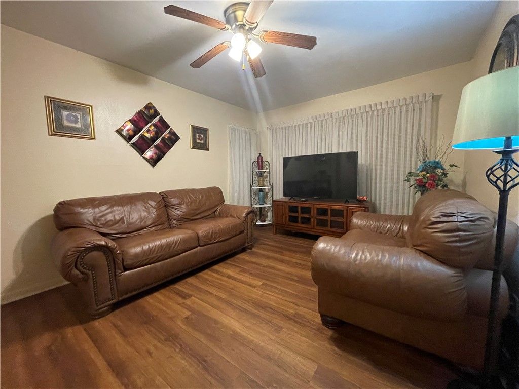 918 Anderson St, Corpus Christi, TX 78411 — photo 3