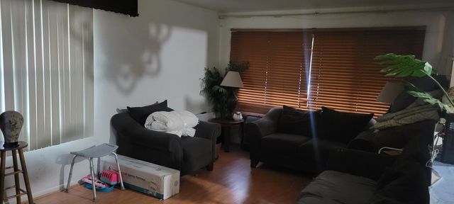 1913 S 14th Avenue, Broadview, IL 60155