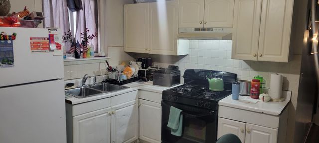 1913 S 14th Avenue, Broadview, IL 60155