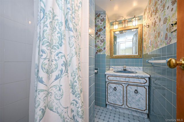 171-20 Gladwin Avenue, Fresh Meadows, NY 11365