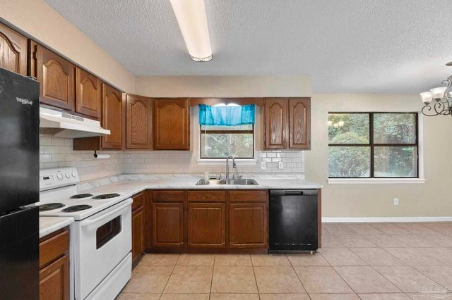 3135 Bent Oak Dr, Pensacola, FL 32526