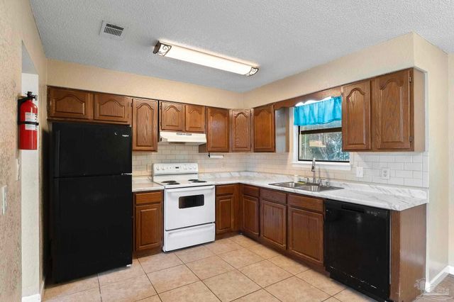 3135 Bent Oak Dr, Pensacola, FL 32526