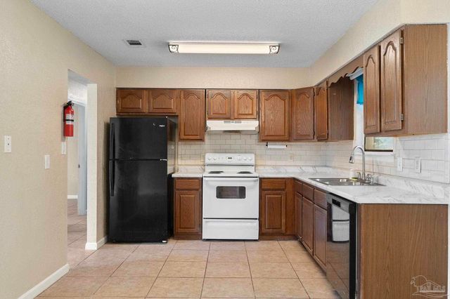 3135 Bent Oak Dr, Pensacola, FL 32526