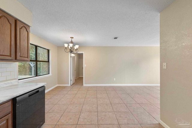 3135 Bent Oak Dr, Pensacola, FL 32526