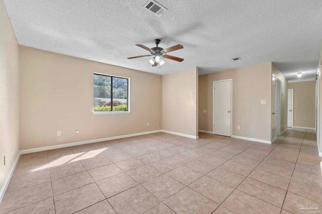 3135 Bent Oak Dr, Pensacola, FL 32526