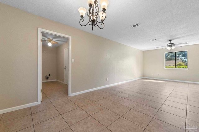 3135 Bent Oak Dr, Pensacola, FL 32526