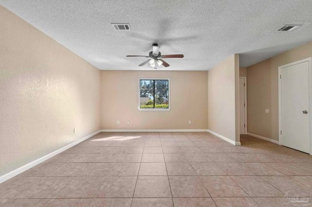 3135 Bent Oak Dr, Pensacola, FL 32526
