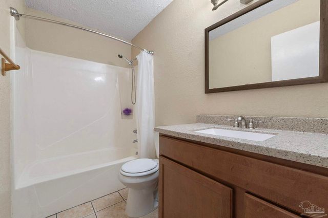 3135 Bent Oak Dr, Pensacola, FL 32526