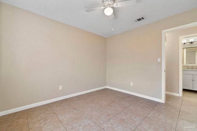 3135 Bent Oak Dr, Pensacola, FL 32526