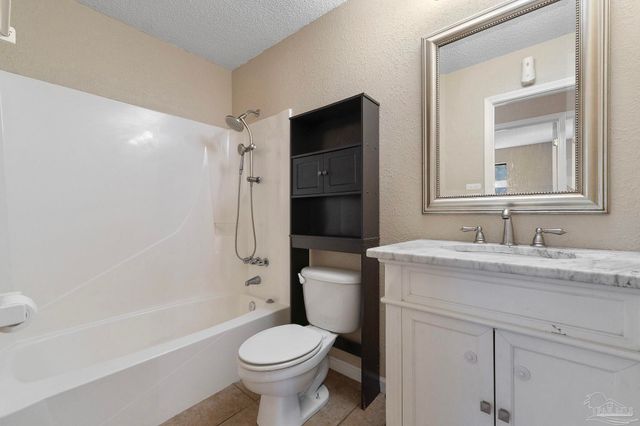 3135 Bent Oak Dr, Pensacola, FL 32526