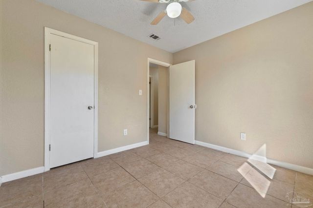 3135 Bent Oak Dr, Pensacola, FL 32526