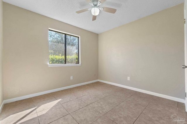 3135 Bent Oak Dr, Pensacola, FL 32526