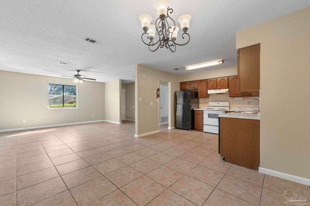 3135 Bent Oak Dr, Pensacola, FL 32526