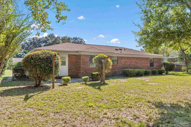 3135 Bent Oak Dr, Pensacola, FL 32526