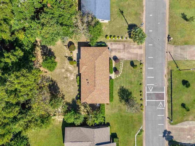 3135 Bent Oak Dr, Pensacola, FL 32526