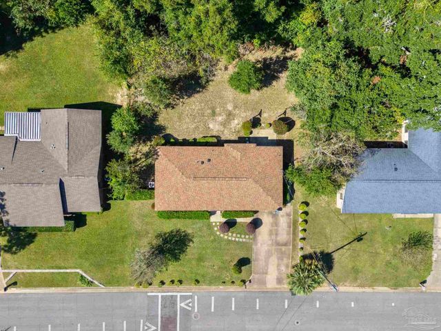 3135 Bent Oak Dr, Pensacola, FL 32526