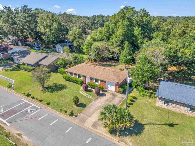 3135 Bent Oak Dr, Pensacola, FL 32526