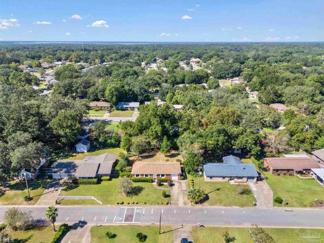 3135 Bent Oak Dr, Pensacola, FL 32526