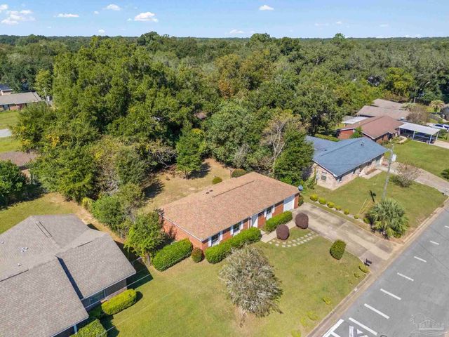 3135 Bent Oak Dr, Pensacola, FL 32526