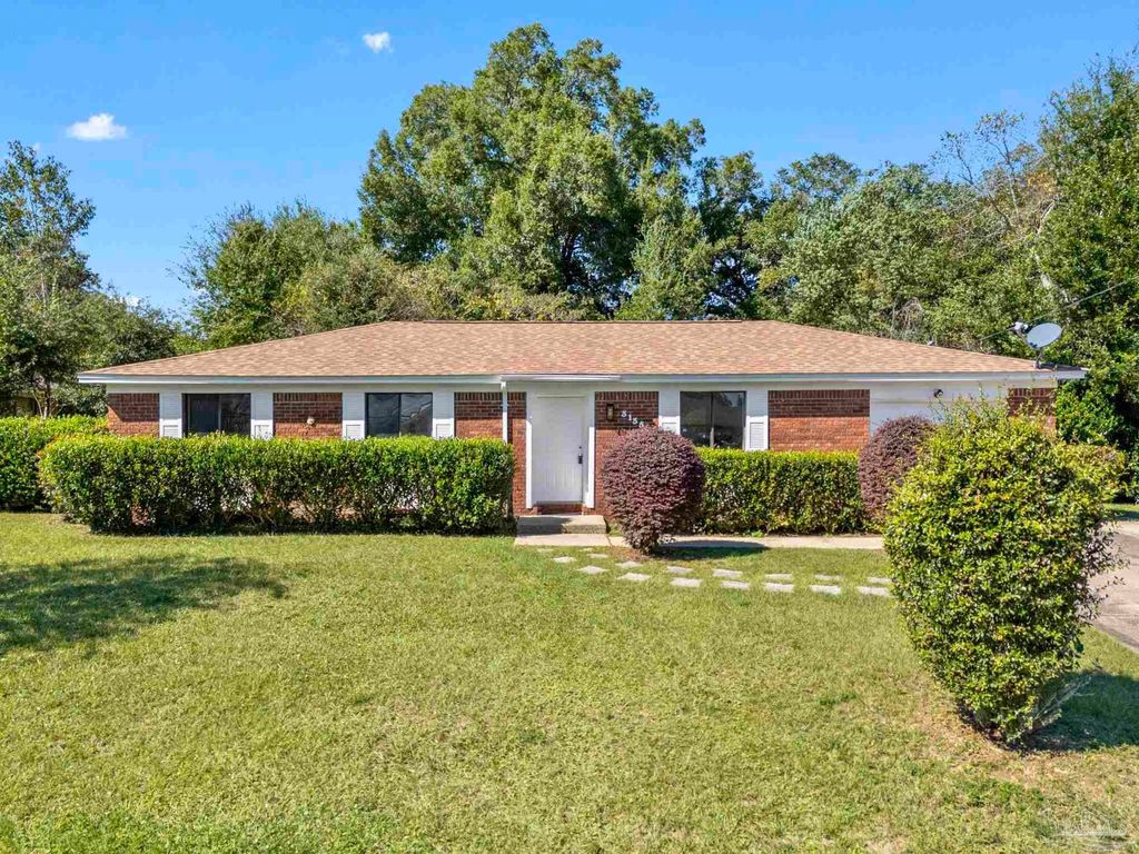 3135 Bent Oak Dr, Pensacola, FL 32526