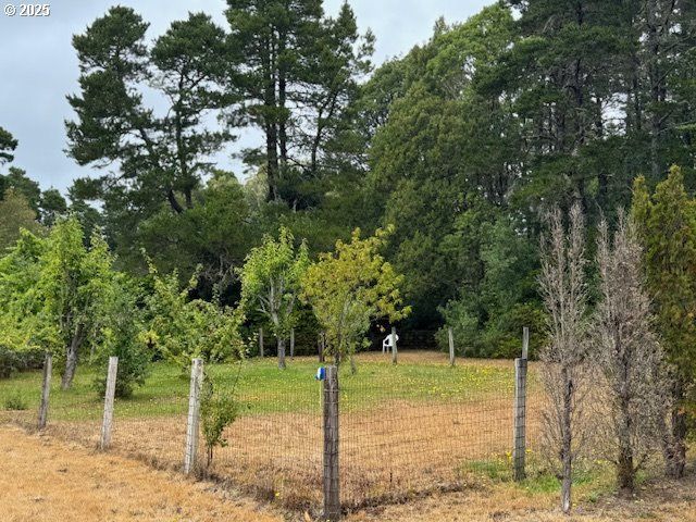 5419 FRIENDLY ACRES Rd, Florence, OR 97439