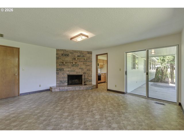 3721 Se PINE St, Hillsboro, OR 97123