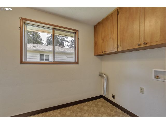 3721 Se PINE St, Hillsboro, OR 97123