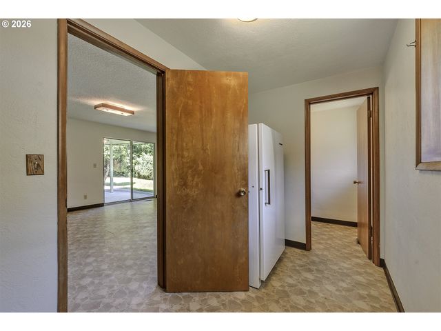 3721 Se PINE St, Hillsboro, OR 97123