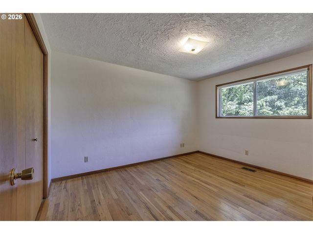 3721 Se PINE St, Hillsboro, OR 97123