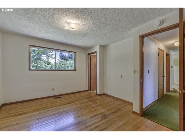 3721 Se PINE St, Hillsboro, OR 97123