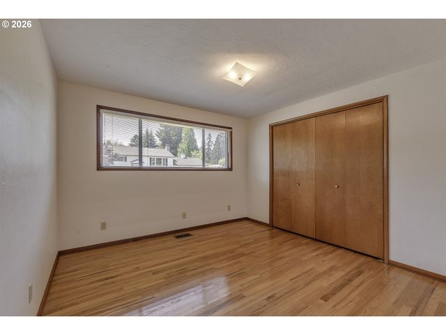 3721 Se PINE St, Hillsboro, OR 97123