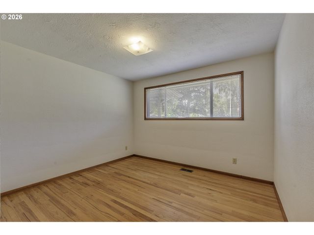 3721 Se PINE St, Hillsboro, OR 97123