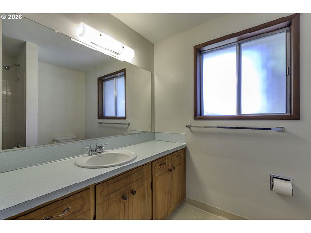 3721 Se PINE St, Hillsboro, OR 97123