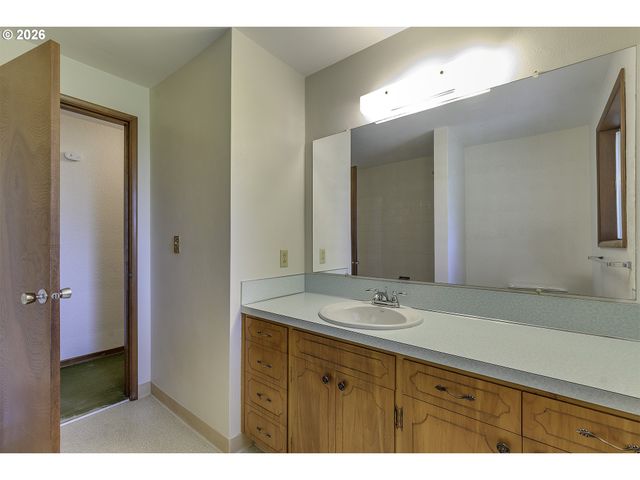3721 Se PINE St, Hillsboro, OR 97123