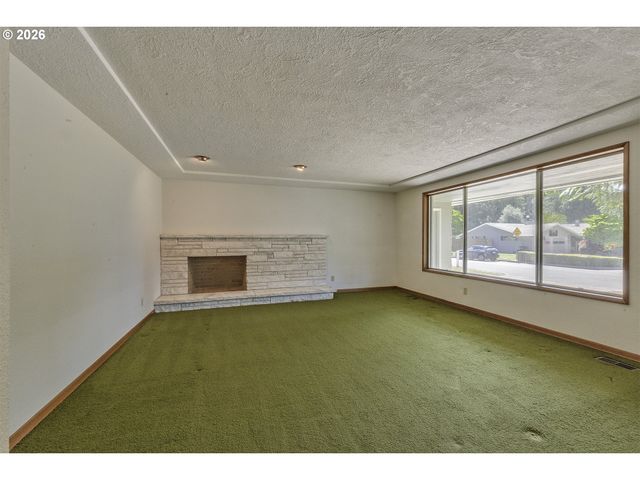 3721 Se PINE St, Hillsboro, OR 97123
