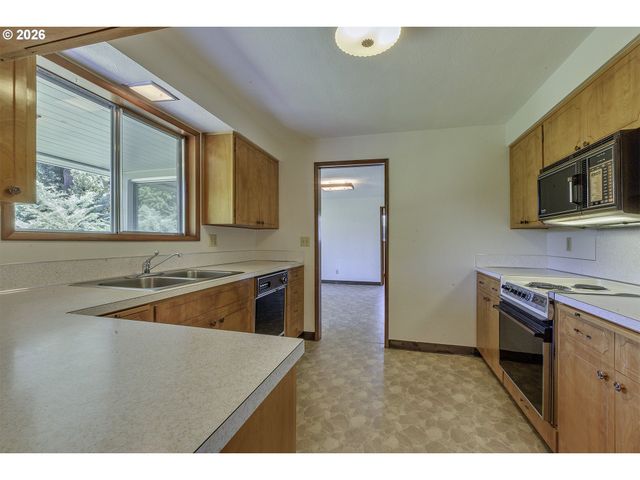 3721 Se PINE St, Hillsboro, OR 97123
